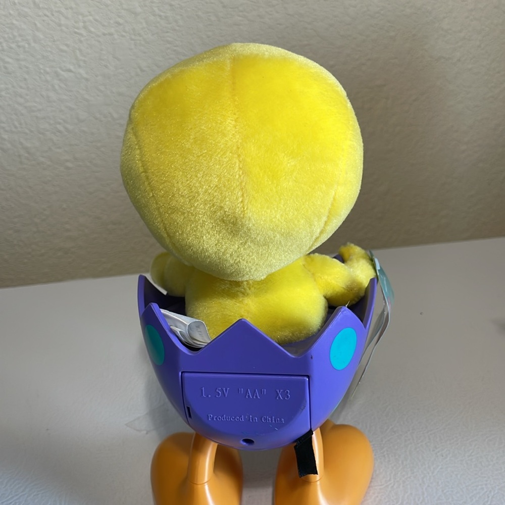 Hallmark Tip And Fall Tweety With Sound & Motion. Really Cute. Easter Ready! - Picture 3 of 7